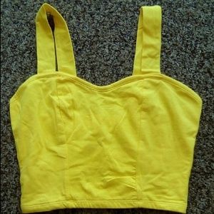 EUC sweetheart cut size small yellow crop top💖